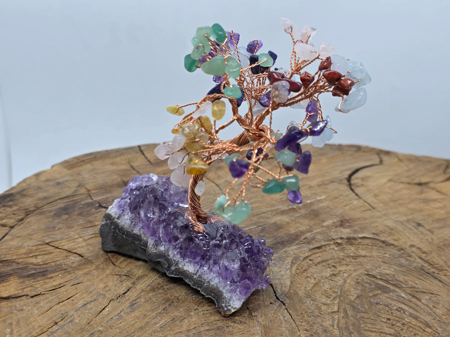 Árbol de chakra con chips de cristal