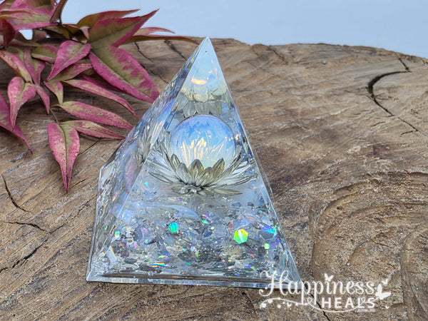Orgonite Pyramid – Opalite