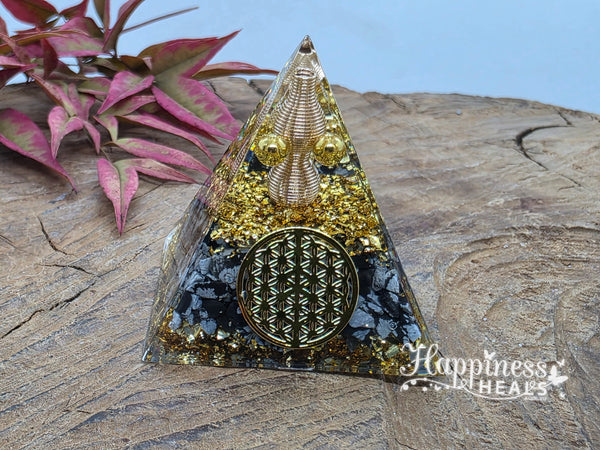Orgonite Pyramid – Snowflake Obsidian
