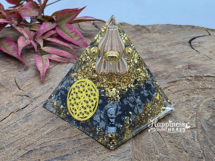 Orgonite Pyramid – Snowflake Obsidian