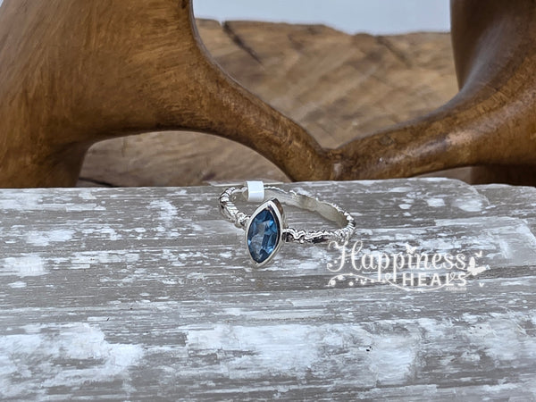 Anillo de topacio azul