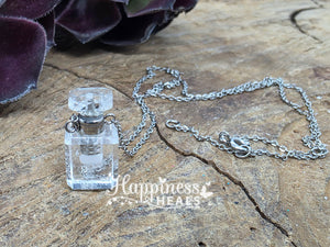 Clear Quartz Perfume Bottle Necklace – Clarity, Amplification & Intentional Energy ✨💎