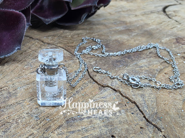 Clear Quartz Perfume Bottle Necklace – Clarity, Amplification & Intentional Energy ✨💎