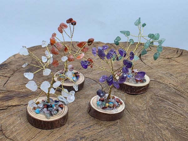 Árboles de chips de cristal con base de madera