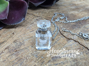 Clear Quartz Perfume Bottle Necklace – Clarity, Amplification & Intentional Energy ✨💎