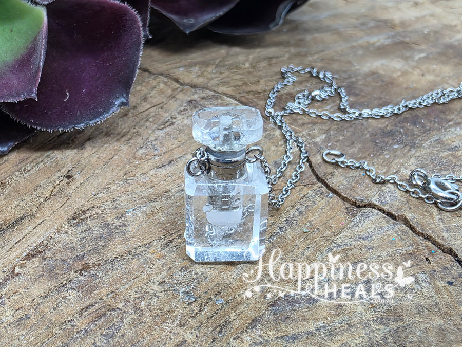 Clear Quartz Perfume Bottle Necklace – Clarity, Amplification & Intentional Energy ✨💎