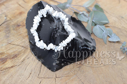 Pulsera de chips de howlita blanca